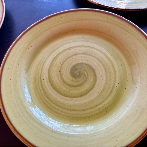 Set of 7 Thomson Pottery plates. - Picture 4 of 12